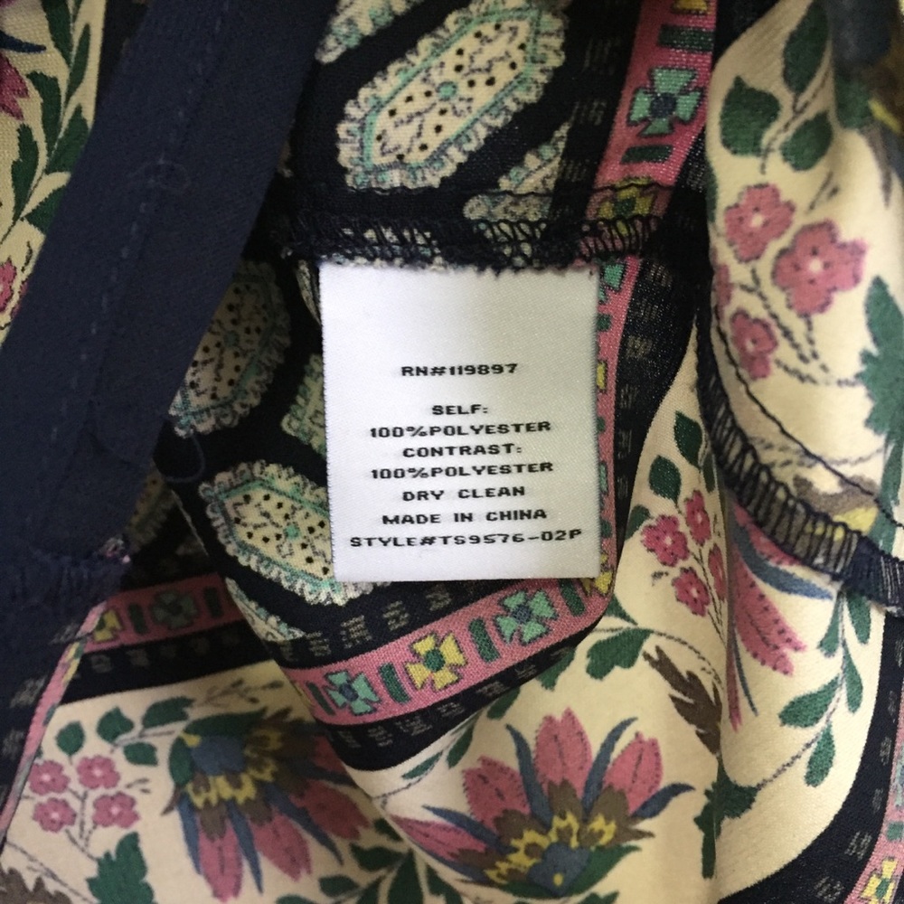 π Stitchfix printed blouse - Picture 7 of 7